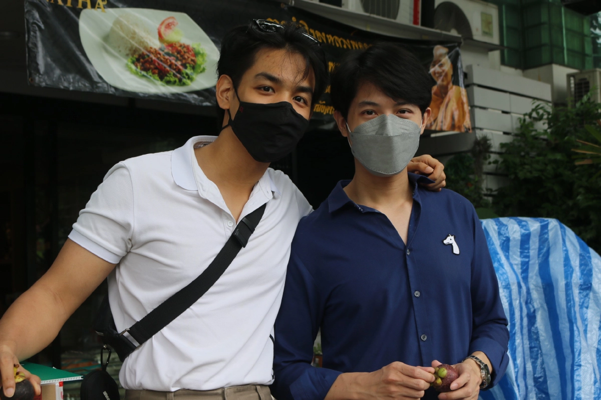 อ้น สราวุฒิ"นำทีม"สะพานปูน" ช่วยวิกฤตชาวสวน เหมามังคุดเงาะ  300โล