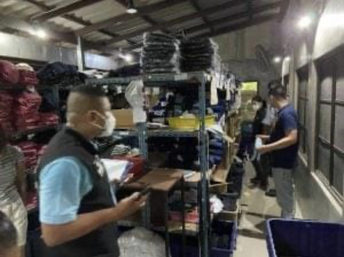 "ปอศ.จับสาวชาวสวนอ้างเจอพิษโควิด หันมาขายของ"แบรนด์เนม"ปลอม