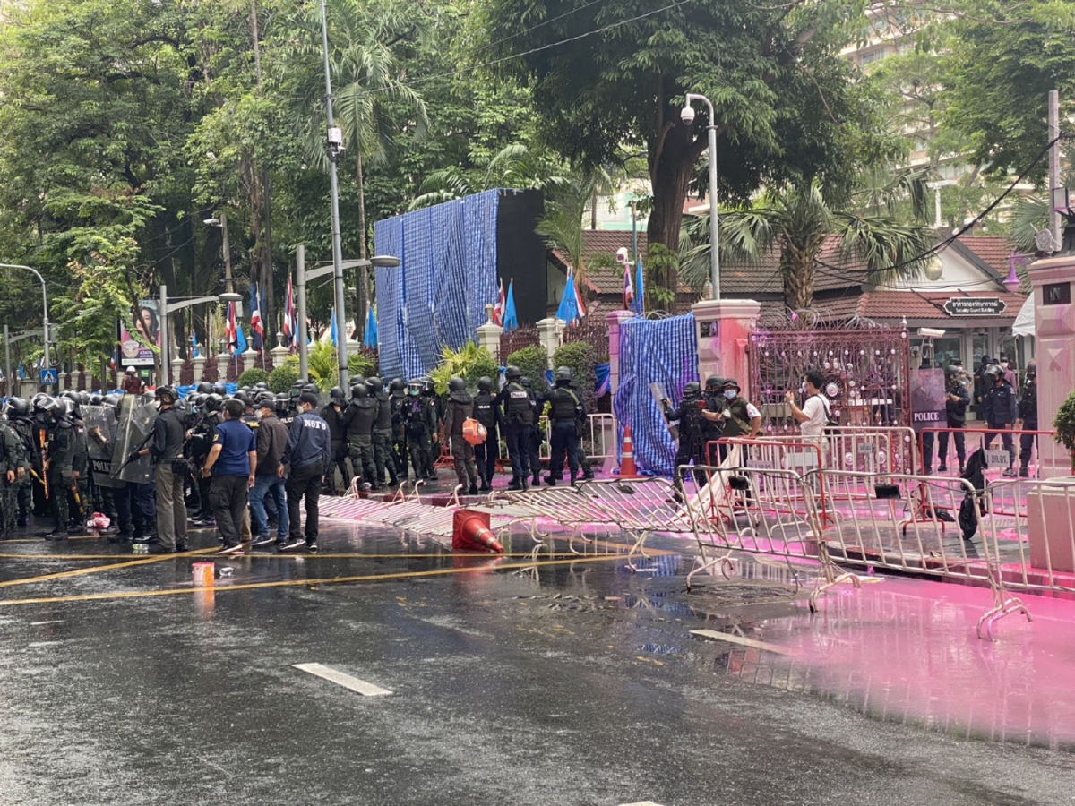 สรุป "ม็อบ" ทะลุฟ้า 17 สิงหาคม ตร.ล้อมปราบกลางสายฝน จับผู้ชุมนุมหลายราย