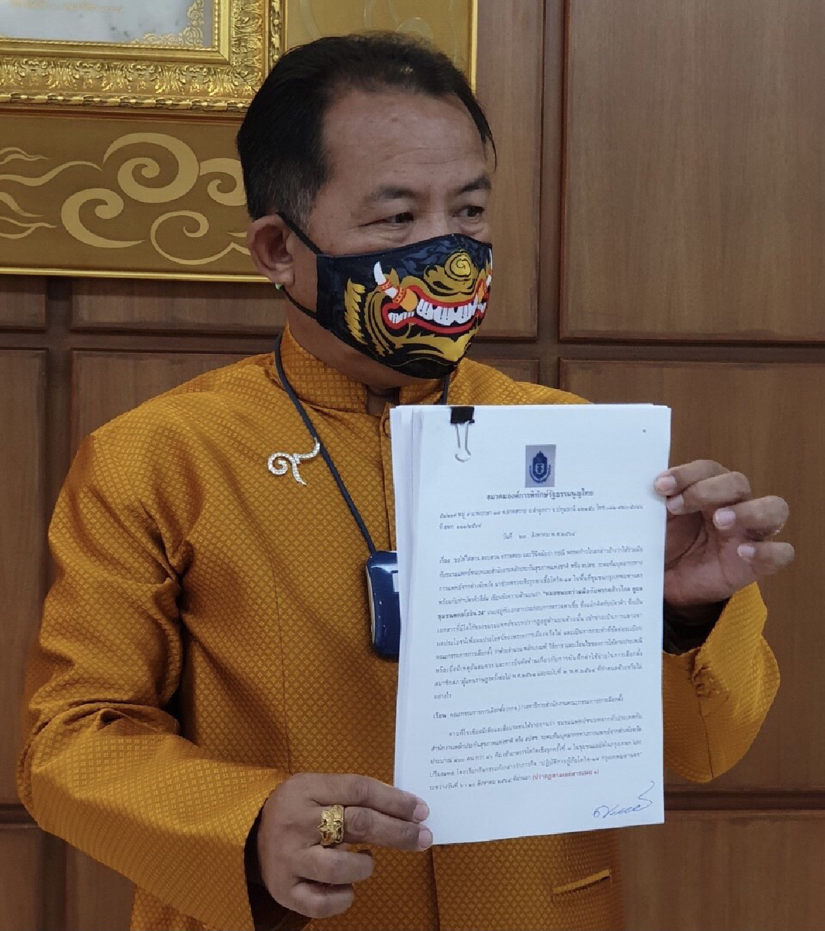 ศรีสุวรรณจี้กกต.เอาผิดพรรคสีส้มสมคบ"หมอชนบท"แจกบัตรคิวตรวจโควิด-19