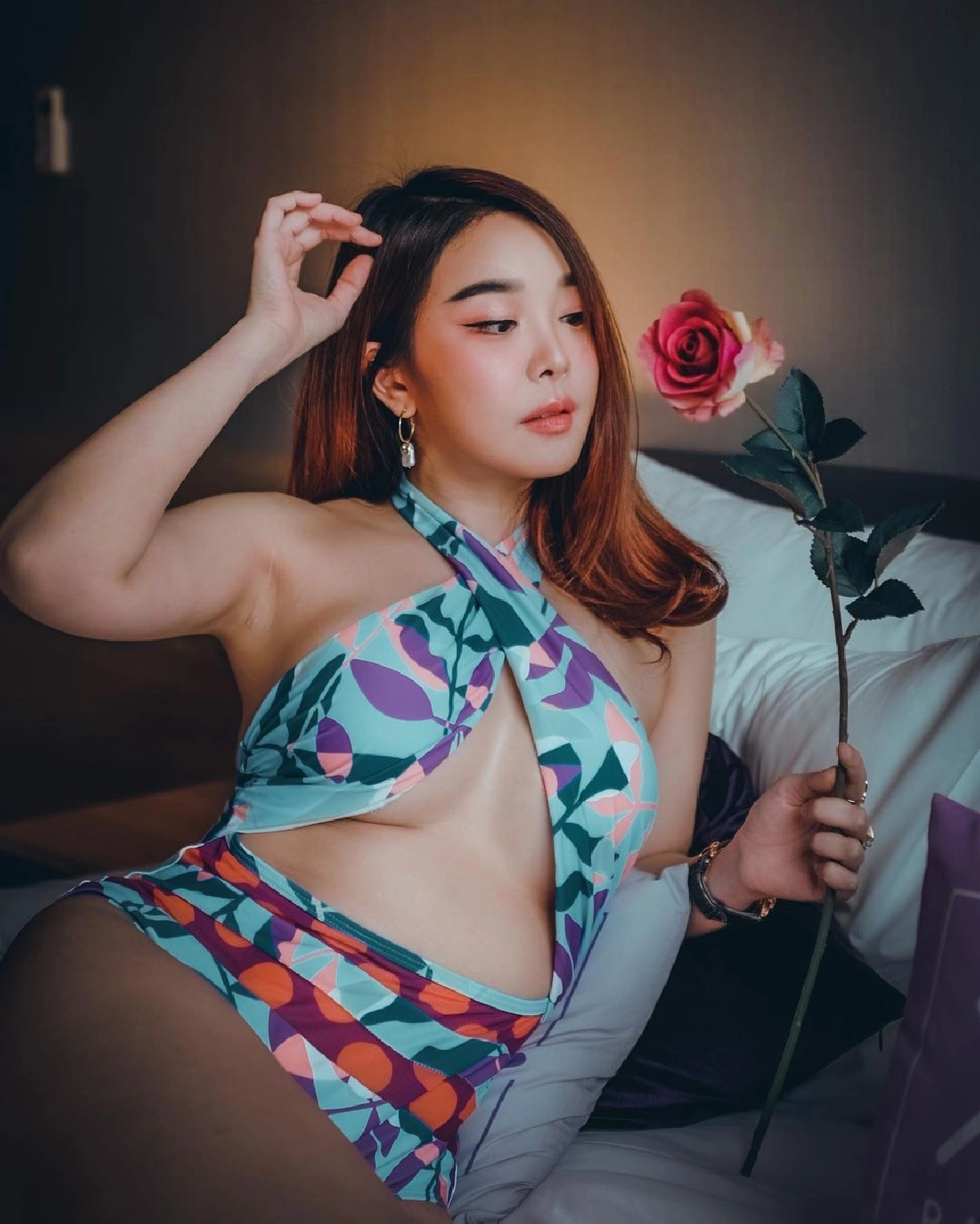 ภาพชุดว่ายน้ำเป็นเหตุ "หญิงแย้" ตอบแล้ว ท้อง หรือ ไม่ท้อง