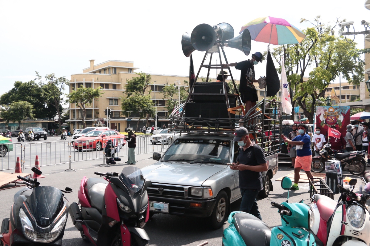 "ไฮโซลูกนัท" เซอร์ไพรส์ ร่วมม็อบ ทะลุฟ้า ถือป้าย ภารดรภาพของประชาชน