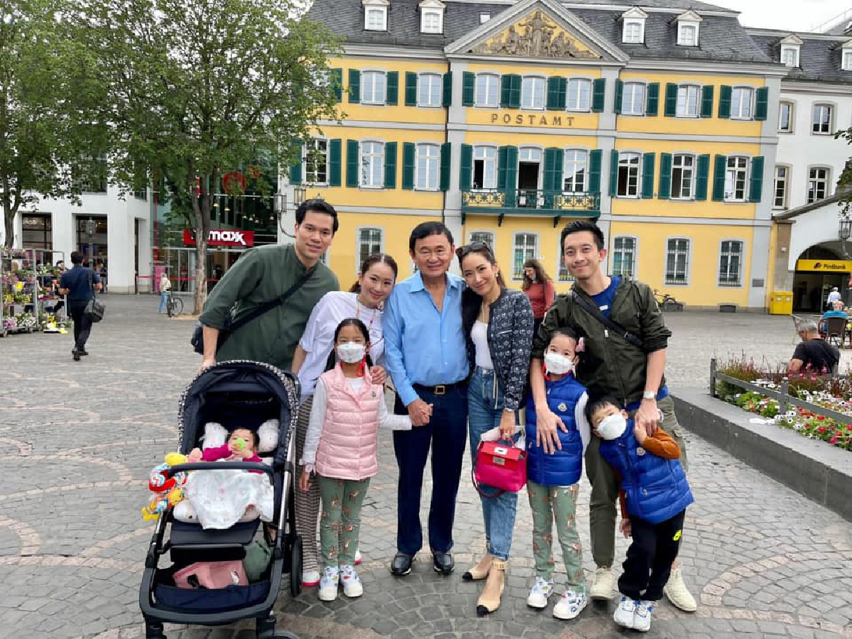 อุ๊งอิ๊ง งัดภาพ "ทักษิณพายเรือ" แฟนคลับถึงกับตั้งคำถามไปถึงคนแดนไกล