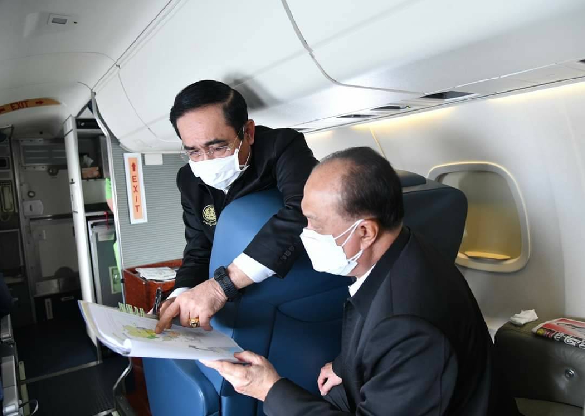 พล.อ.ประยุทธ์ จันทร์โอชา นายกฯ และพล.อ.อนุพงษ์ เผ่าจินดา รมว.มหาดไทย วางแผนช่วยเหลือพี่น้องประชาชนที่ได้รับผลกระทบจากอุทกภัย 