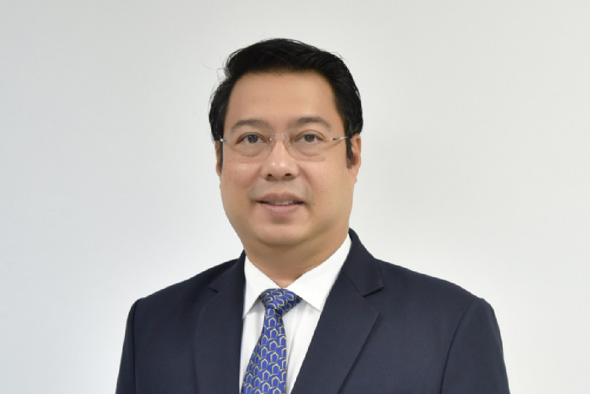 นายสืบพงษ์ ปราบใหญ่  อดีตอธิการบดีมหาวิทยาลัยรามคำแหง