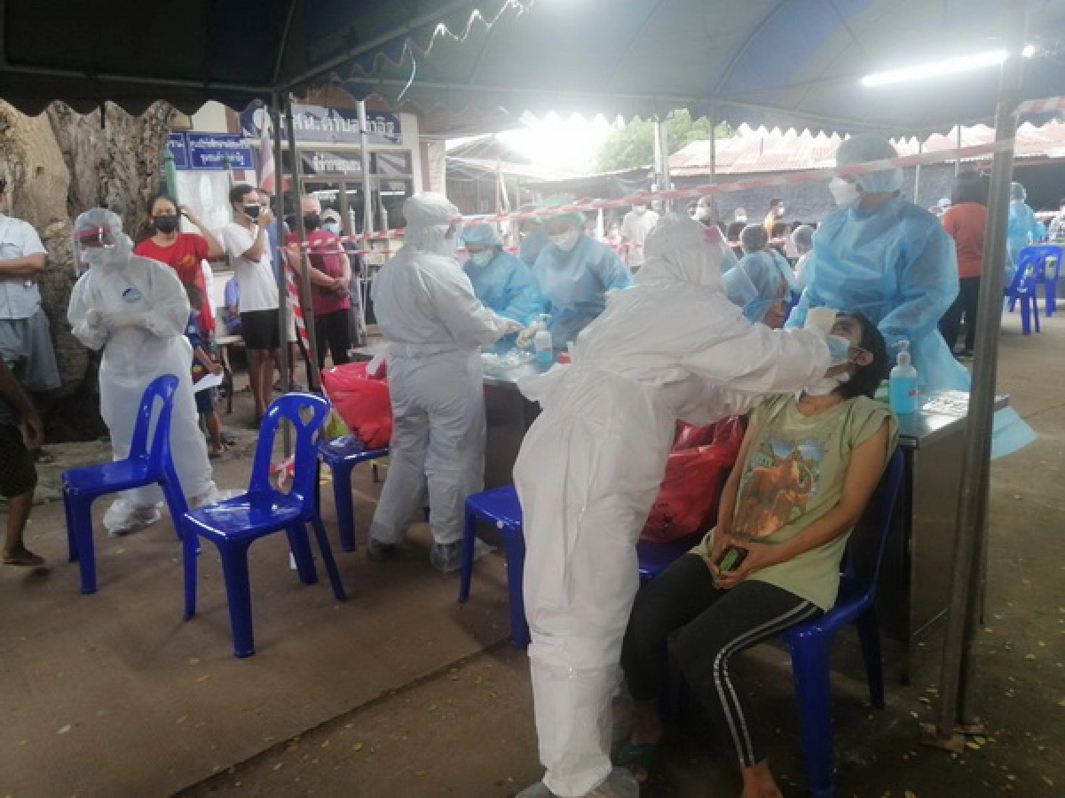 เร่งตรวจเพิ่ม "คลัสเตอร์" ใหญ่กลางเมือง "อุตรดิตถ์" ปิดชุมชน 14 วัน