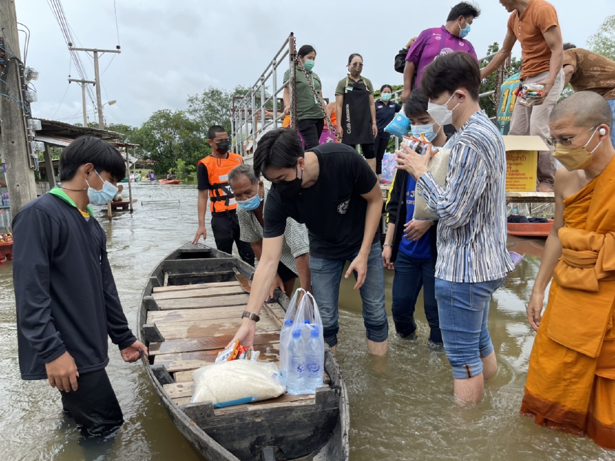 "ไทยสร้างไทย" ลุยน้ำท่วมสุโขทัย ช่วยปชช.วอนรัฐเร่งแก้น้ำท่วมซ้ำซาก