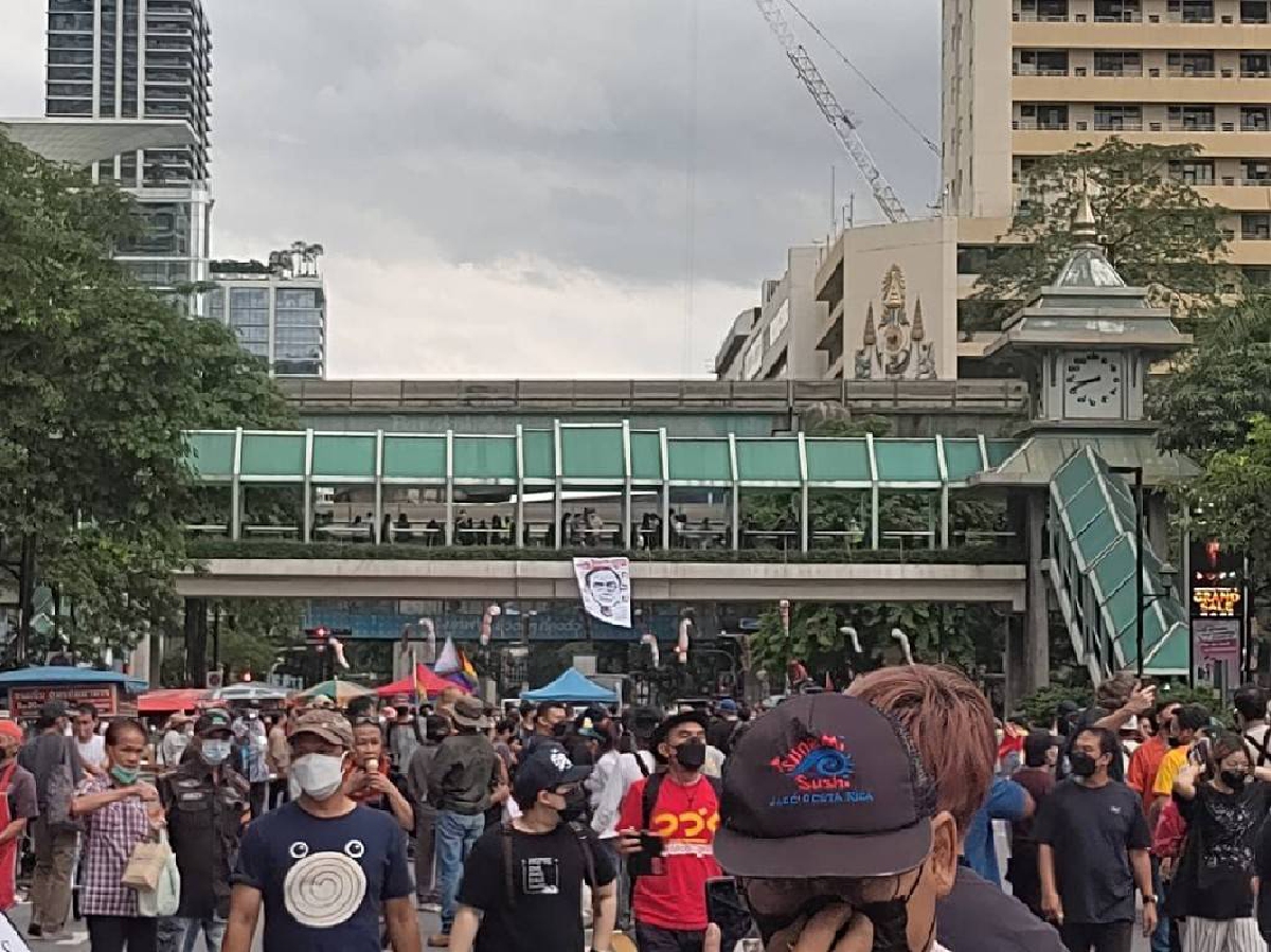 "ม็อบ 3 กันยา" ยึดแยกราชประสงค์ ตั้งเวทีปราศรัยไล่ "นายกฯ"