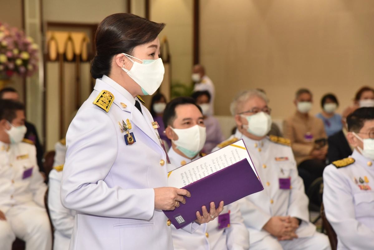 เสด็จออกแทนพระองค์ พระราชทานโล่และเข็มเชิดชูเกียรติ แก่ศิลปินแห่งชาติ