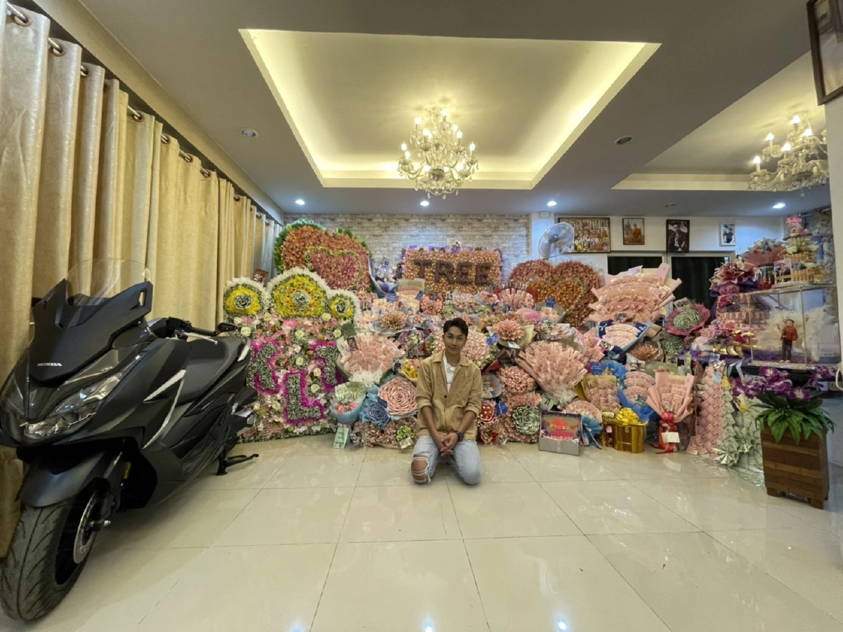 ยิ่งใหญ่อลังการ "ตรี ชัยณรงค์" ขอบคุณ FC ส่งของขวัญวันเกิด เห็นแล้วมีอึ้ง