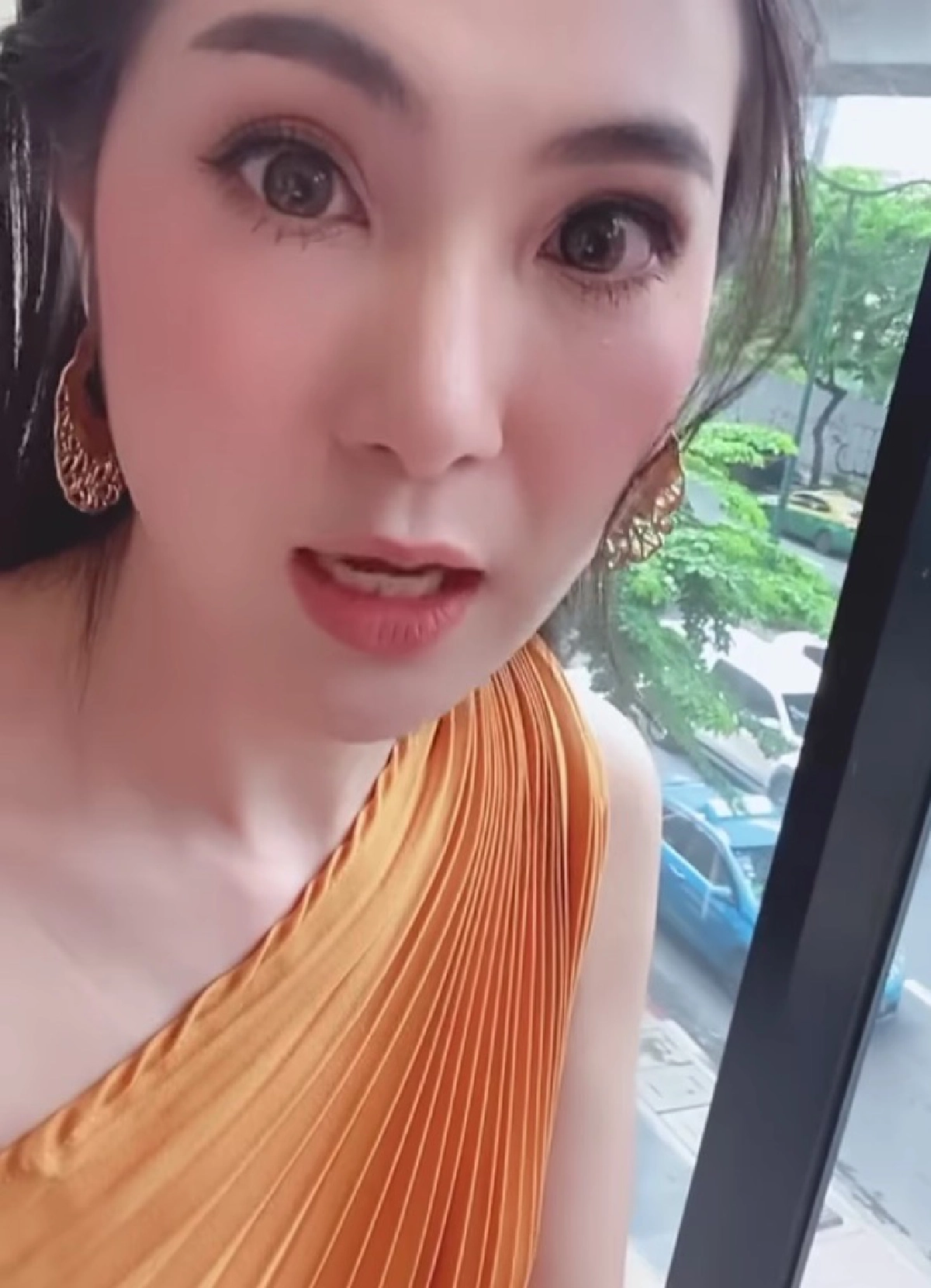 "จ๊ะจ๋า" ถึงกับอัดคลิป หลังมีคนตะโกนเรียก พส ถามกลับ เหมือนใช่มั้ย 