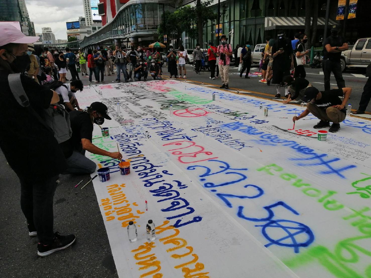 "ม็อบ 3 กันยา" ยึดแยกราชประสงค์ ตั้งเวทีปราศรัยไล่ "นายกฯ"