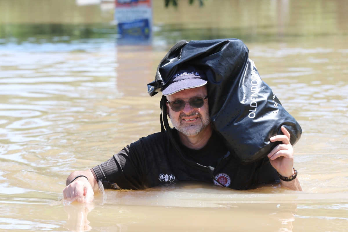 "สุวัจน์" ห่วงใยน้ำท่วมโคราช มอบศูนย์ตนโคราชฯช่วยชาวบ้านลำเชิงไกร