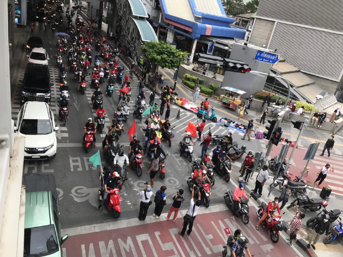 มาตามนัด "คาร์ม็อบ 6 กันยา" รวมตัวแยกราชประสงค์ มุ่งแยกอโศก