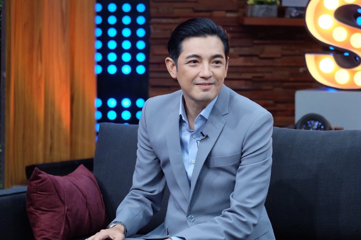 "หนุ่ม ศรราม" มีความสุข ยิ้มรับพาคุณแม่ ฉีดวัคซีนเข็มที่ 2