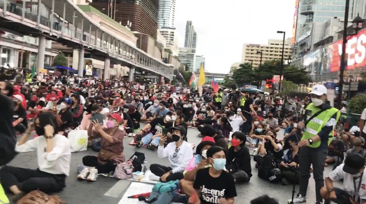 "ม็อบ 3 กันยา" ยึดแยกราชประสงค์ ตั้งเวทีปราศรัยไล่ "นายกฯ"