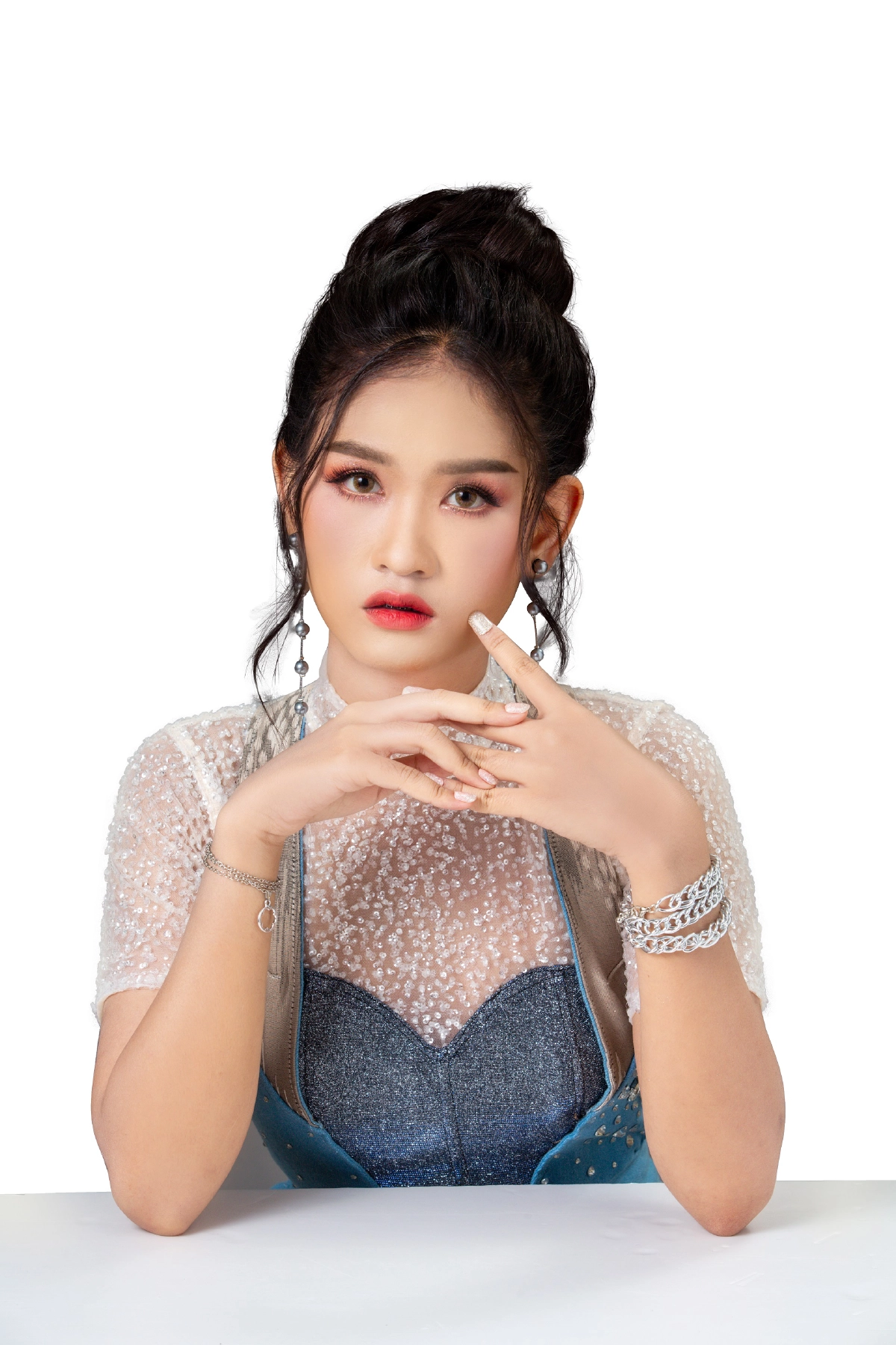 อินจัด "เบลล์ นิภาดา"  น้ำตาท่วมจอ ในเพลงใหม่ล่าสุด