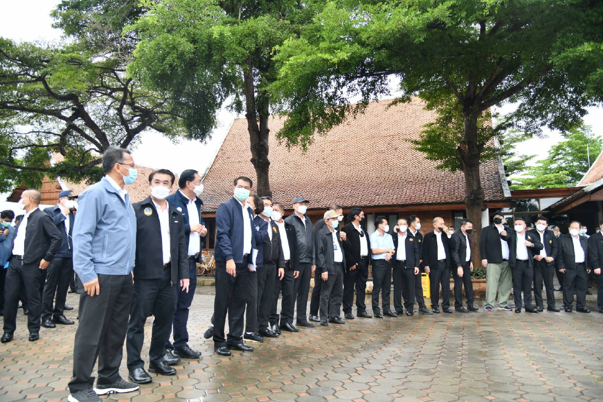 ร่วม 30  “ส.ส. พปชร.” แห่รับ นายกฯลุงตู่ ลงพื้นที่น้ำท่วม สุโขทัย