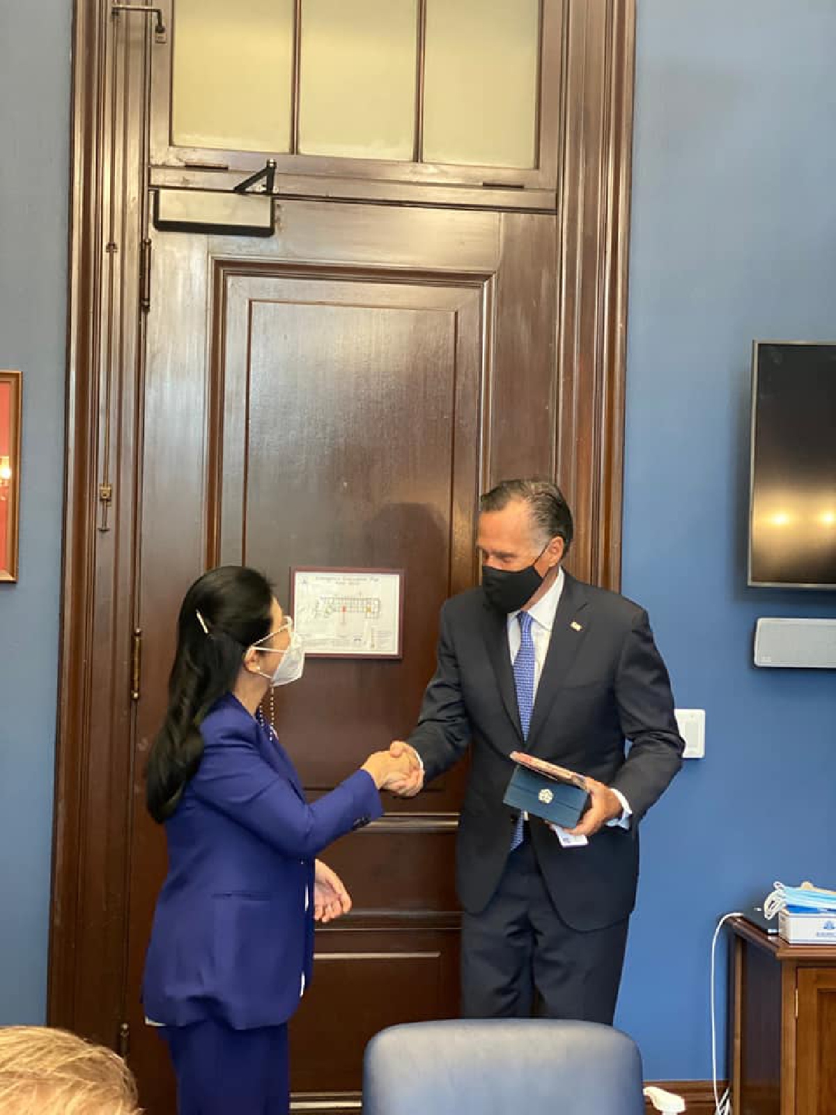 คุณหญิงสุดารัตน์ พบหารือกับ วุฒิสมาชิก มิตต์ รอมนีย์ แห่งรัฐยูทาห์  อดีตผู้ว่าการรัฐเมสซาชูเซตส์ และผู้สมัครชิงตำแหน่งประธานาธิบดีสหรัฐอเมริกา ของพรรคริพับลิกัน เมื่อปี2012