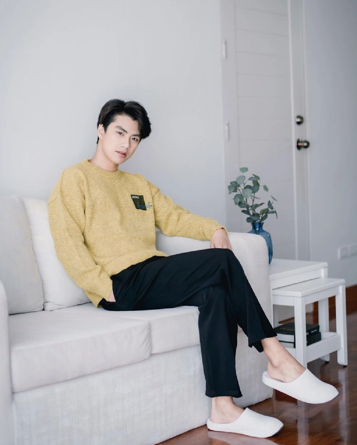 "โอม ภวัต" ตั้งแผงอีกแล้ว อวดหุ่นแน่นจนคนดังแห่เมนต์