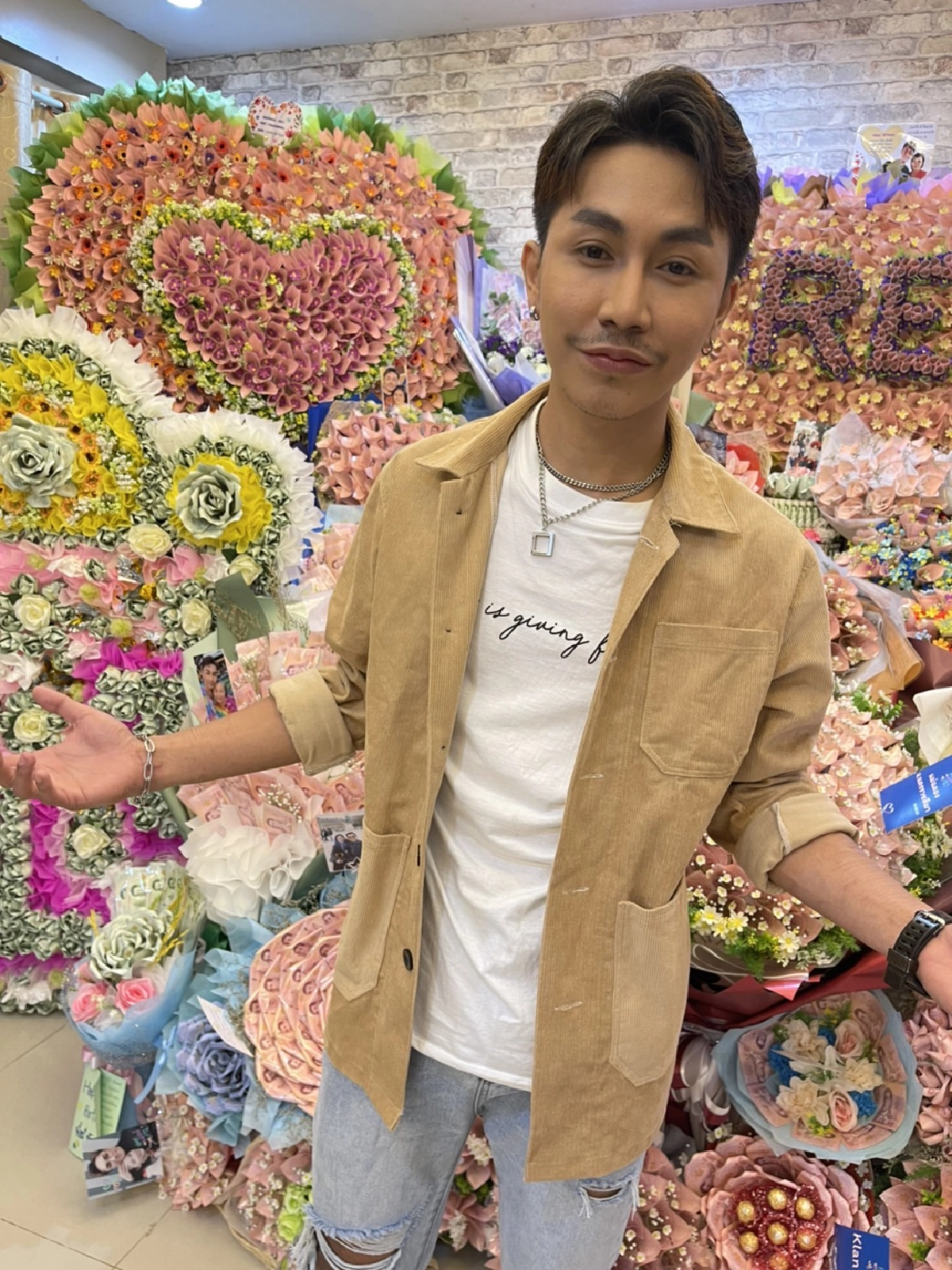 ยิ่งใหญ่อลังการ "ตรี ชัยณรงค์" ขอบคุณ FC ส่งของขวัญวันเกิด เห็นแล้วมีอึ้ง