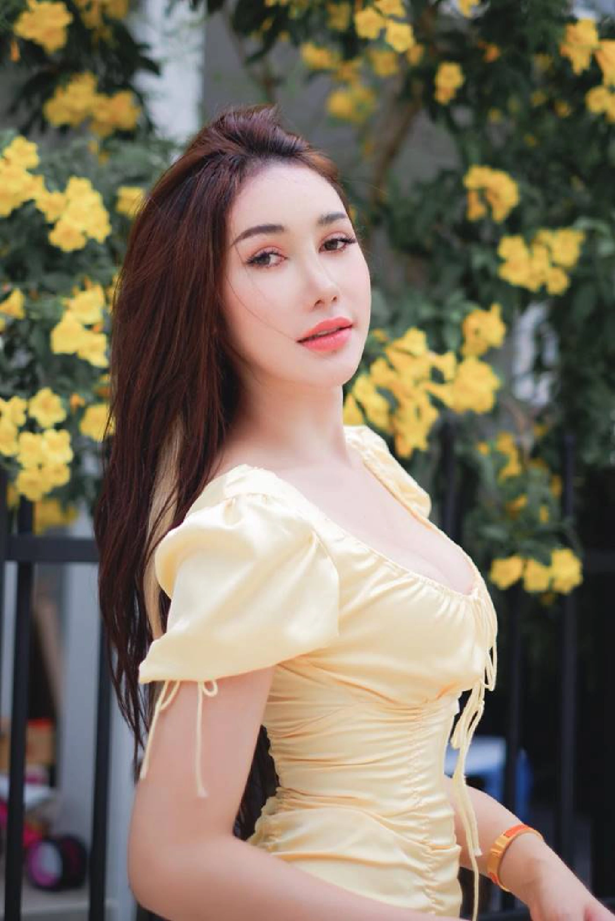 เน็ตไอดอลสาวสอง "บาสตี้" ทัวร์ลง หลังโพสต์ จบ ม.3 เรียนไปทำไม หาเงินดีกว่า