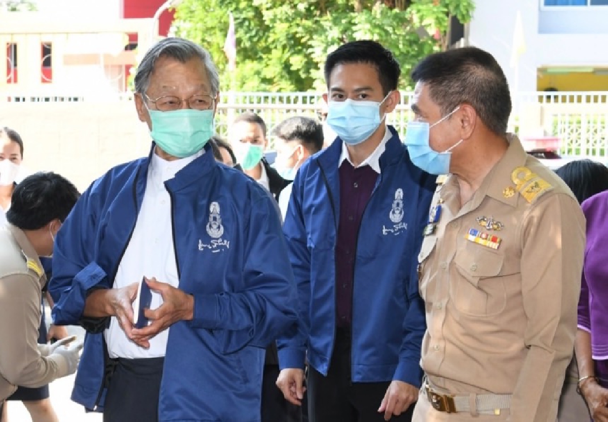 แจกมาแล้ว50 จัหวัด "ชวน" ลุยเเจกหน้ากาก-ช่วยน้ำท่วมอีก10จังหวัดภาคเหนือ