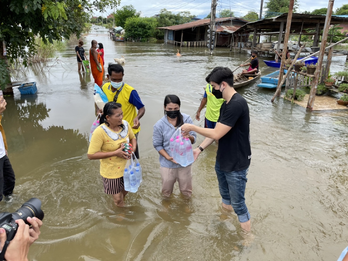 "ไทยสร้างไทย" ลุยน้ำท่วมสุโขทัย ช่วยปชช.วอนรัฐเร่งแก้น้ำท่วมซ้ำซาก