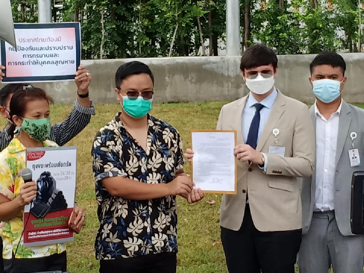 "ลูกนัท"บุกสภาเรียกร้องผ่านร่างกม.ป้องกันอุ้ม-ทรมาน