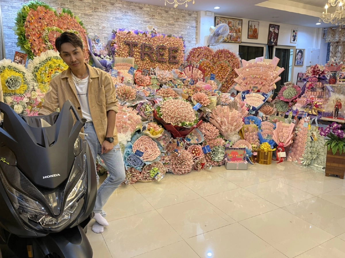 ยิ่งใหญ่อลังการ "ตรี ชัยณรงค์" ขอบคุณ FC ส่งของขวัญวันเกิด เห็นแล้วมีอึ้ง