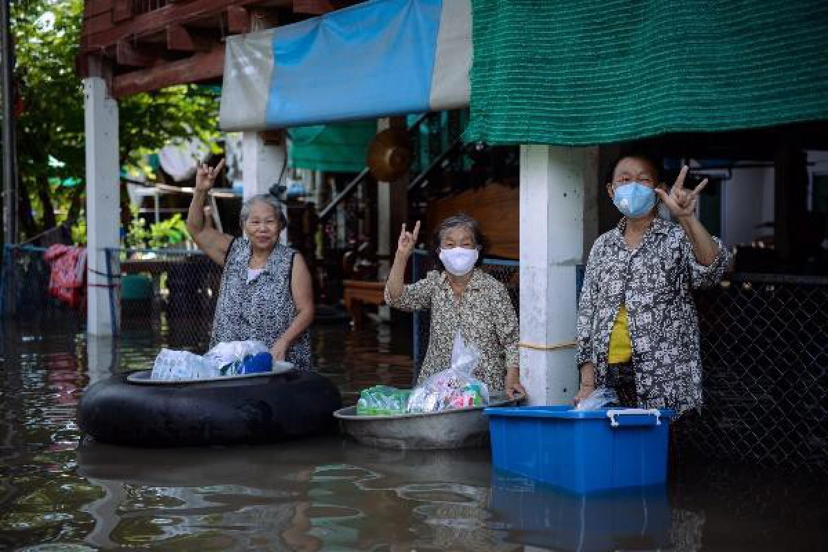 "เนชั่นปันน้ำใจ...ช่วยภัยน้ำท่วม" 