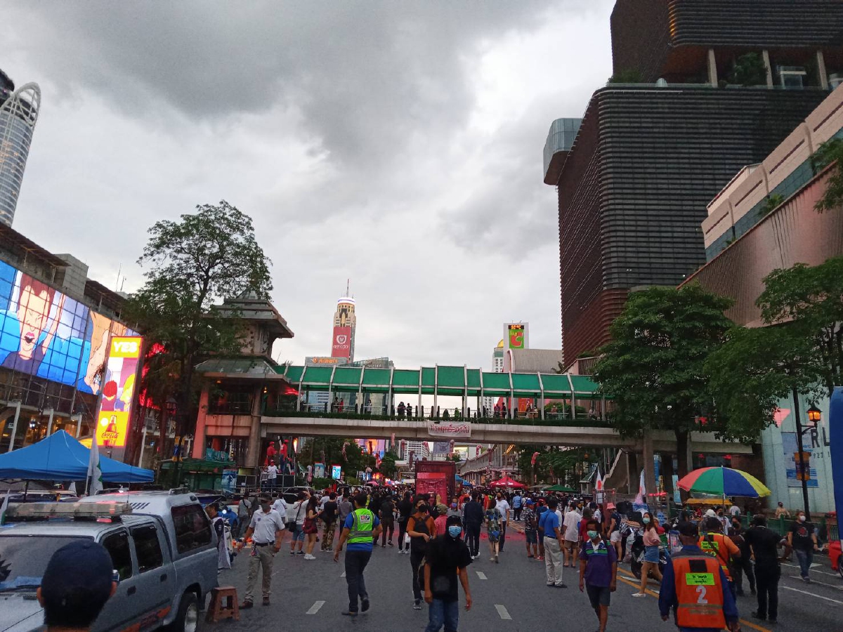 "ม็อบ 3 กันยา" ยึดแยกราชประสงค์ ตั้งเวทีปราศรัยไล่ "นายกฯ"