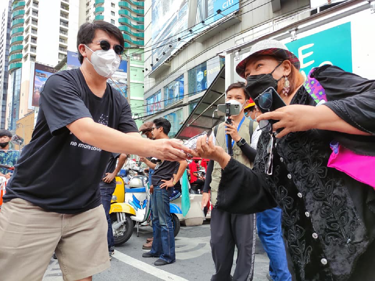 แจก คิมบับ ข้าวปั้นสาหร่ายทะเล  