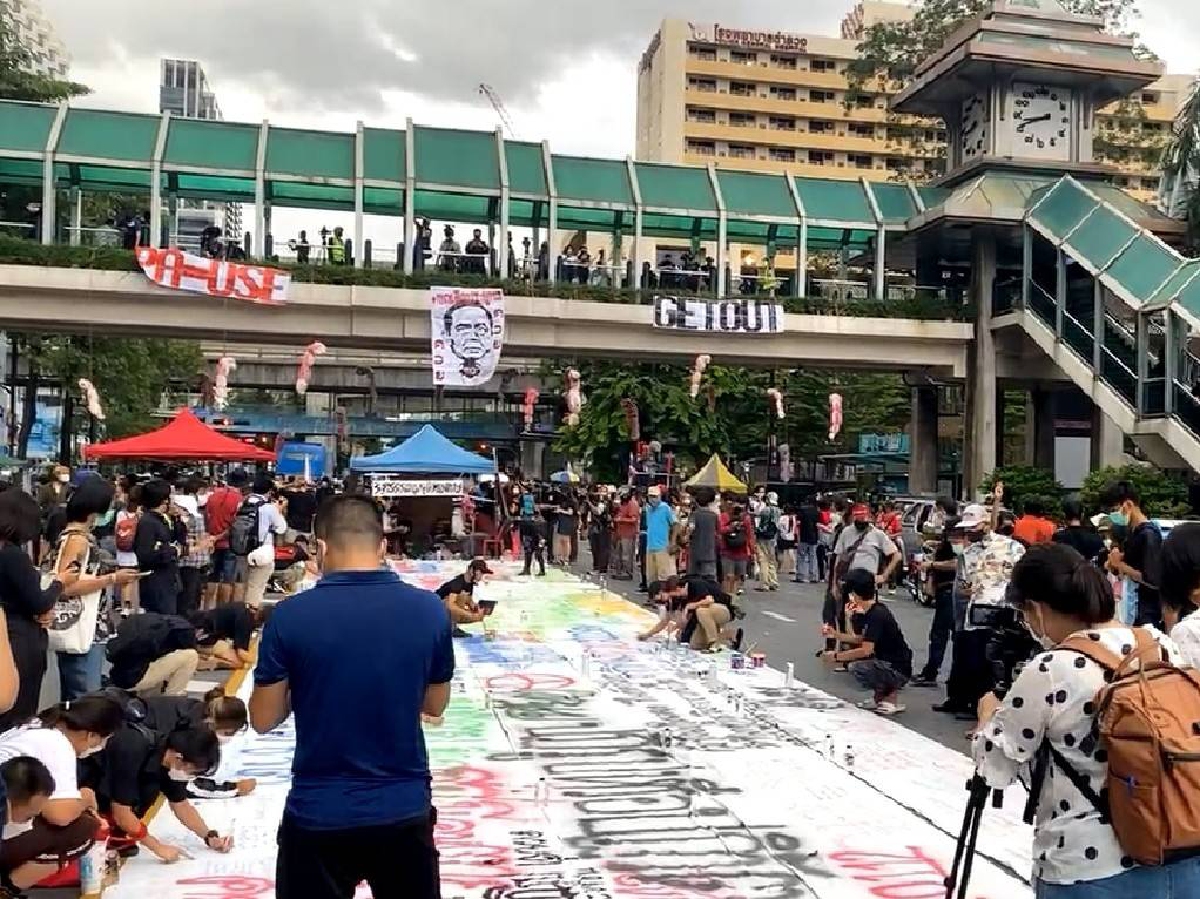 "ม็อบ 3 กันยา" ยึดแยกราชประสงค์ ตั้งเวทีปราศรัยไล่ "นายกฯ"