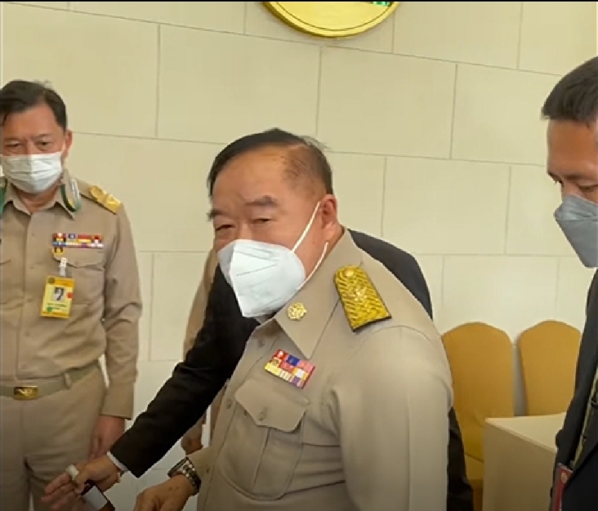 พลังประชารัฐสยบ "คลื่นใต้น้ำ" หนุนรัฐบาลประยุทธ์ อยู่ยาว