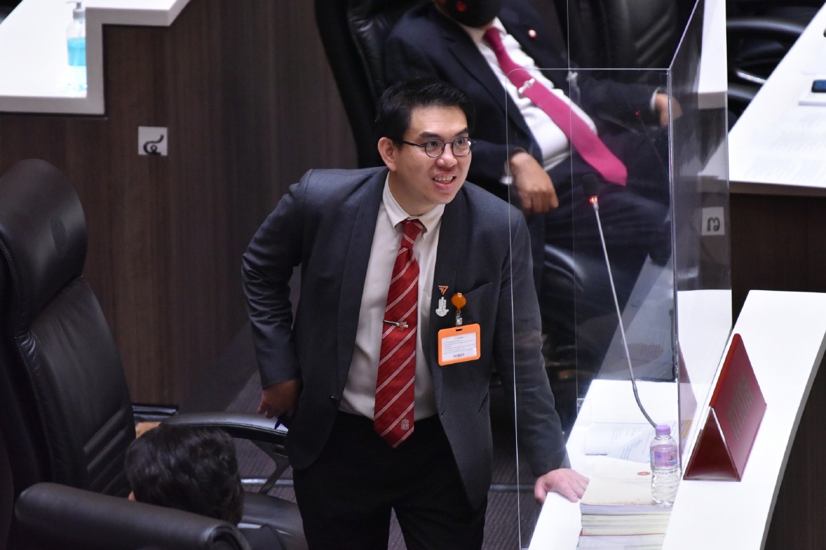 ศึก"อภิปรายไม่ไว้วางใจ" เวทีด้อยค่าส.ส. โหนกระแสความตาย ประท้วงวุ่น