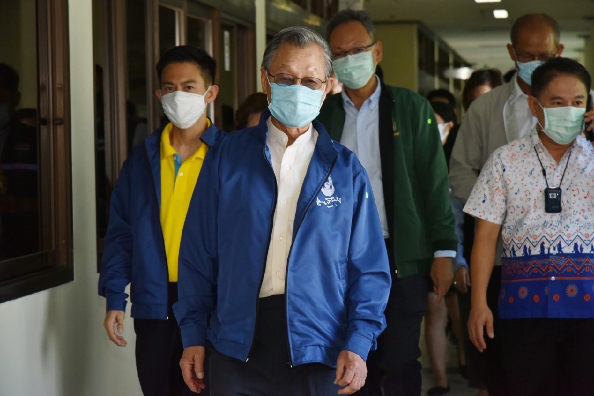 แจกมาแล้ว50 จัหวัด "ชวน" ลุยเเจกหน้ากาก-ช่วยน้ำท่วมอีก10จังหวัดภาคเหนือ