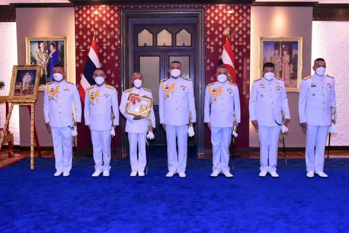 ผบ.ทร.ร่วมพิธีแสดงความยินดี พลเรือตรีทองย้อย แสงสินชัย บรมครูกาพย์เห่เรือ