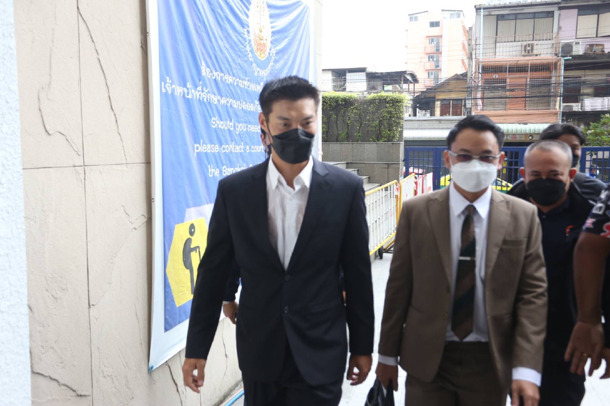 ศาลยกคำร้อง ขอปล่อยตัว "เบนจา" หลัง "ธนาธร" ยื่นเงินกองทุนราษฎรประสงค์ 2 แสน
