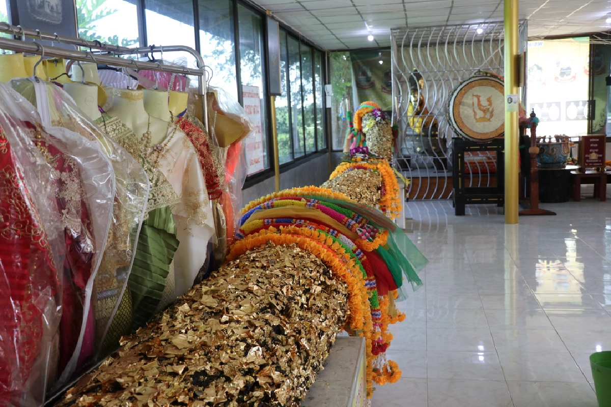 "เลขเด็ดงวดนี้ 1/11/64" แก้บน แม่แก้วเรือนทอง ต้นตะเคียน ในห้องกระจกติดแอร์
