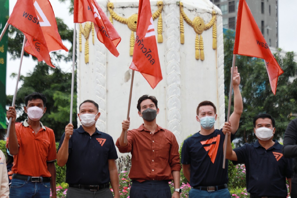 "น้ำท่วม" อีสาน พรรคการเมืองชิงมวลชน บนพื้นที่ อุทกภัย