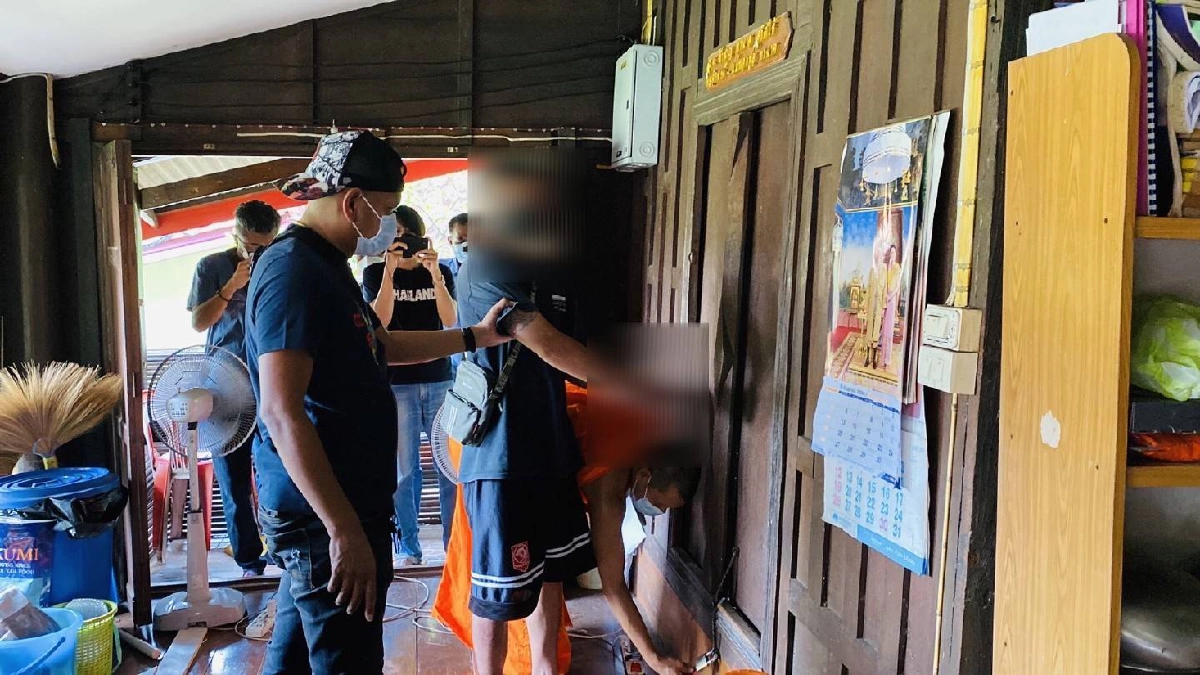 หนุ่มอ้าง "ตกงาน" ไม่มีเงินกินข้าว ย่องลักโทรศัพท์มือถือพระ จ.นนทบุรี