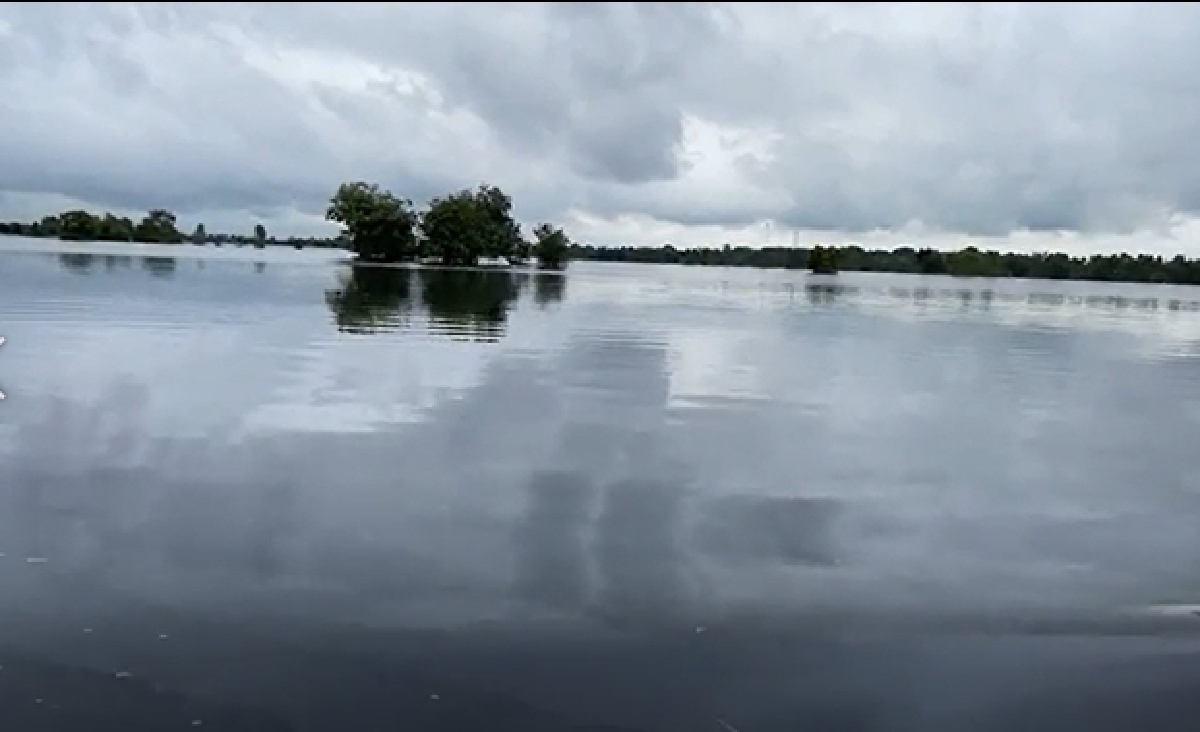 "น้ำท่วม" อีสาน พรรคการเมืองชิงมวลชน บนพื้นที่ อุทกภัย