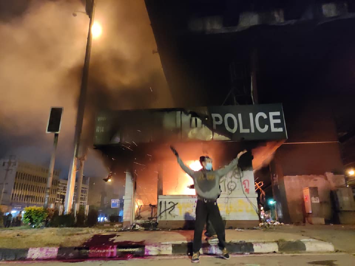 จับอาการ"ม็อบสามนิ้ว" หลังถูกทลายนั่งร้าน สะเทือนถึงคนเบื้องหลัง