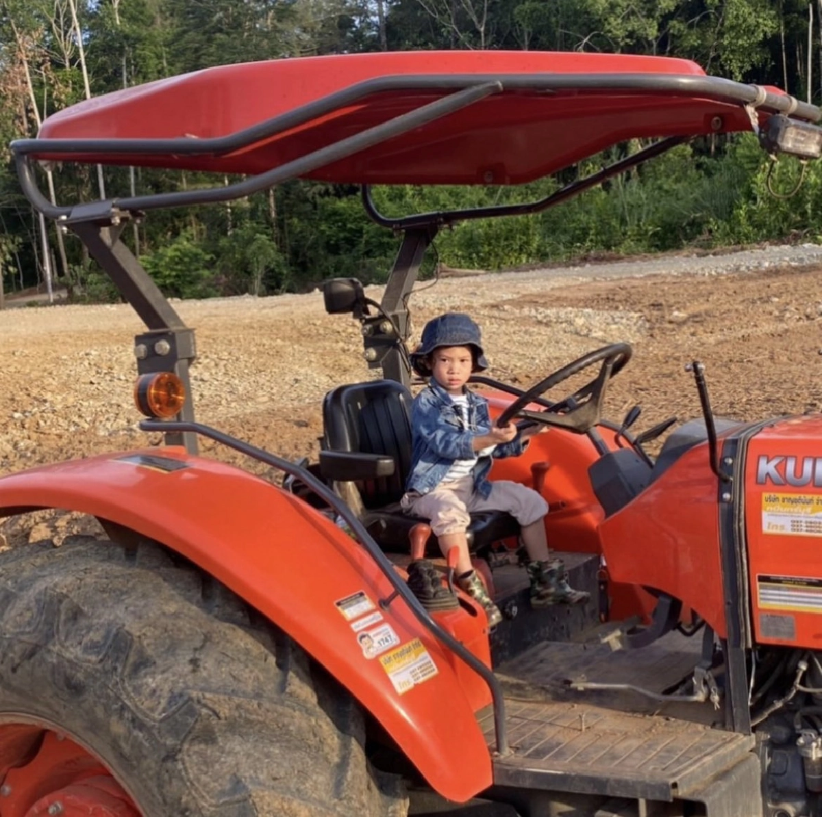 "ชาคริต" บอกอายุ 60 อยากใช้ชีวิตเป็นชาวสวน รับอยากได้ลูกสาวเพิ่มอีกคน