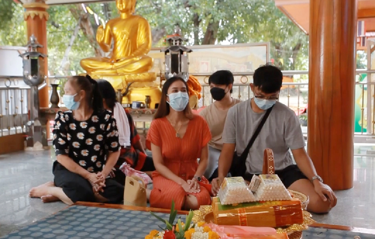 "เลขเด็ดงวดนี้1/11/64" บนขอโชค "หลวงพ่อหยกขาว" ได้สมใจ นำเงินแสนกลับมาถวาย