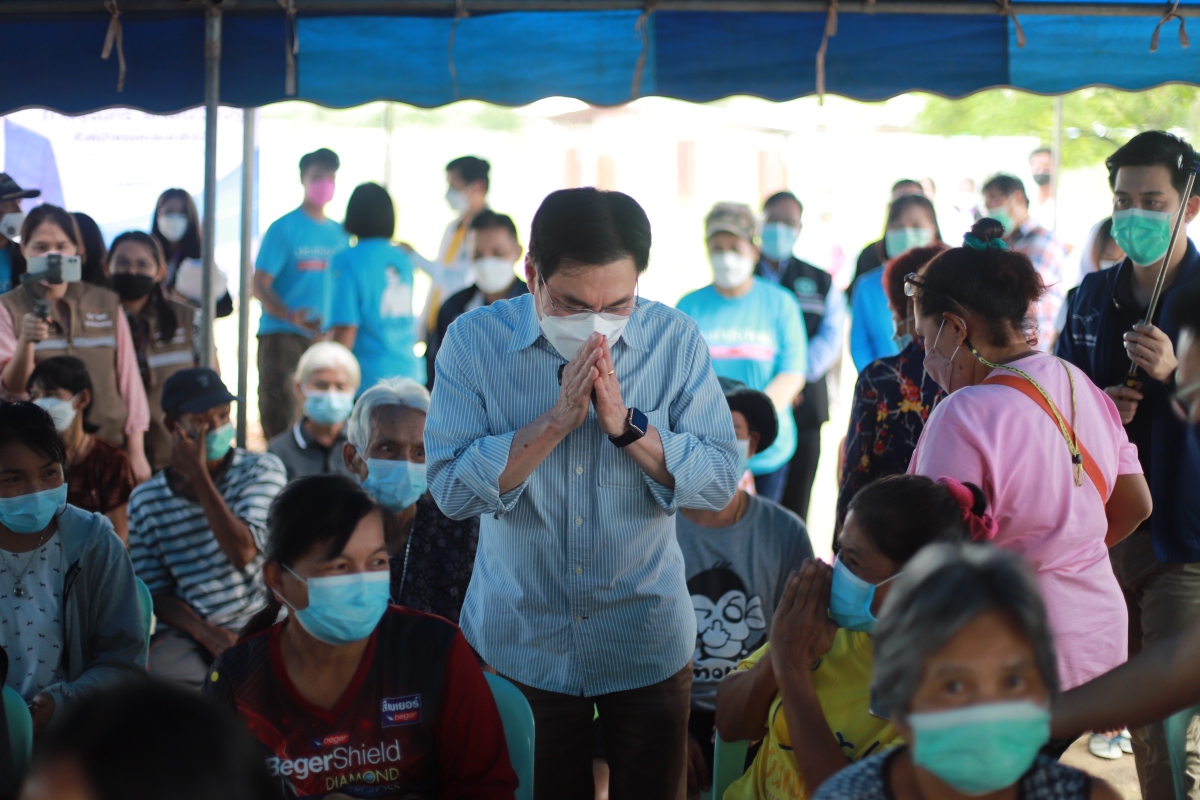 จุรินทร์  ลักษณะวิศิษฏ์ หัวหน้าพรรคประชาธิปัตย์ลงพื้นที่อย่างหนักท่ามกลางปมปัญหาจัดตัวผู้สมัครส.ส.ใต้  