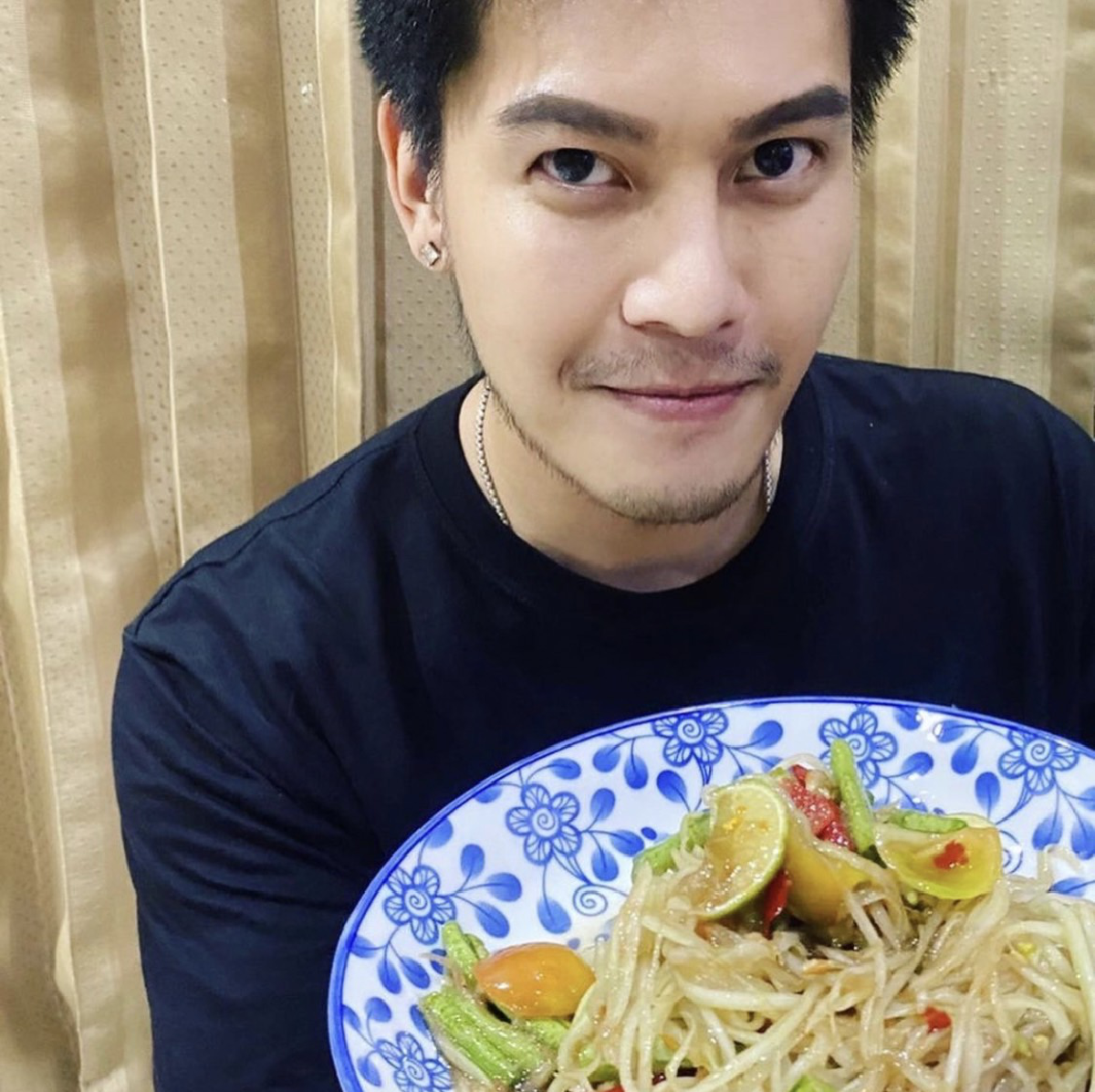 พ่อค้าแซ่บ \"ดิว เดอะสตาร์ 4\" ขายส้มตำไก่ย่าง บอกไม่เลือกงาน ไม่ยากจน