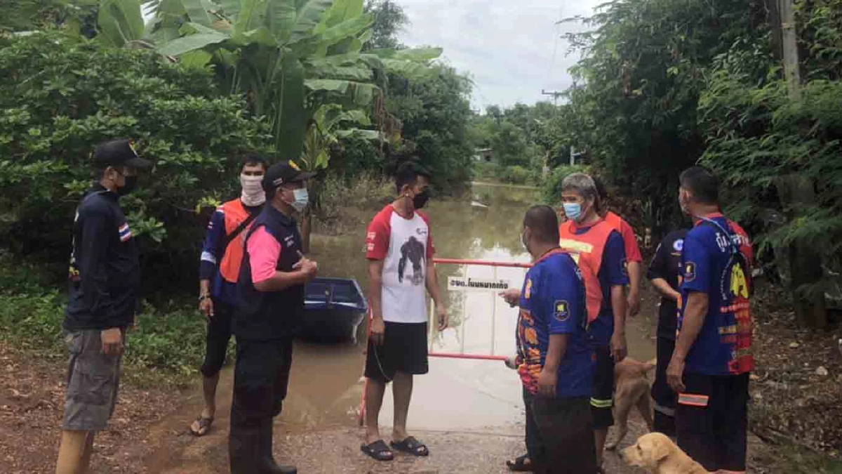น้ำล้นทะลัก ท่วมหมู่บ้าน 43 ครอบครัว ถนนถูกตัดขาด