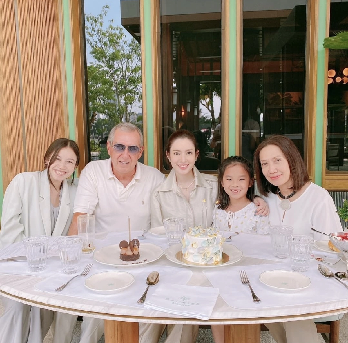 "แอฟ ทักษอร" ติดแท็กขอบคุณอดีตสามี "สงกรานต์" ที่ให้ของขวัญในวันเกิด